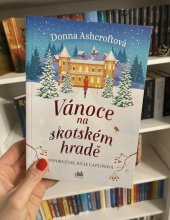 kniha Vánoce na skotském hradě , Cosmopolis 2023