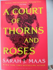 kniha A court of thorns and roses, Bloomsbury 2020