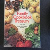kniha Family Cookbook Treasury, Hamlyn Publishing Group 1982