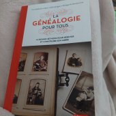 kniha La Genealogie pour tous La bonne methode  pour  debutem et construire  sin arbe, Editions Autrement 2013