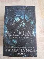 kniha Nezdolná  Kniha první , YOLI 2013