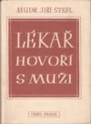 Lékař hovoří s muži