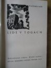 Lidé v togách