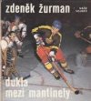 Dukla mezi mantinely